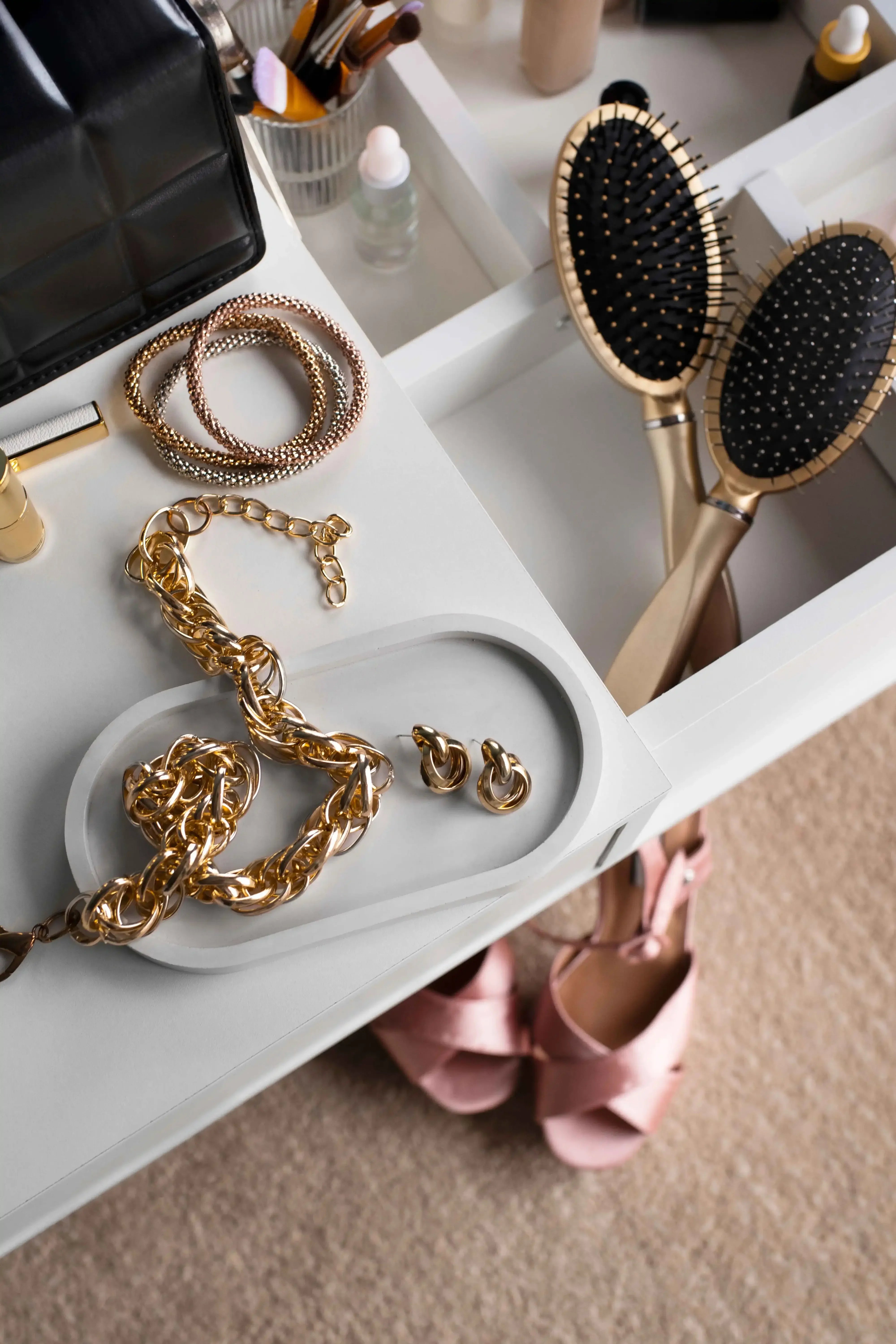 The Ultimate Guide to Mixing Accessories with Your Daily Outfits - Alwesbo Fashion