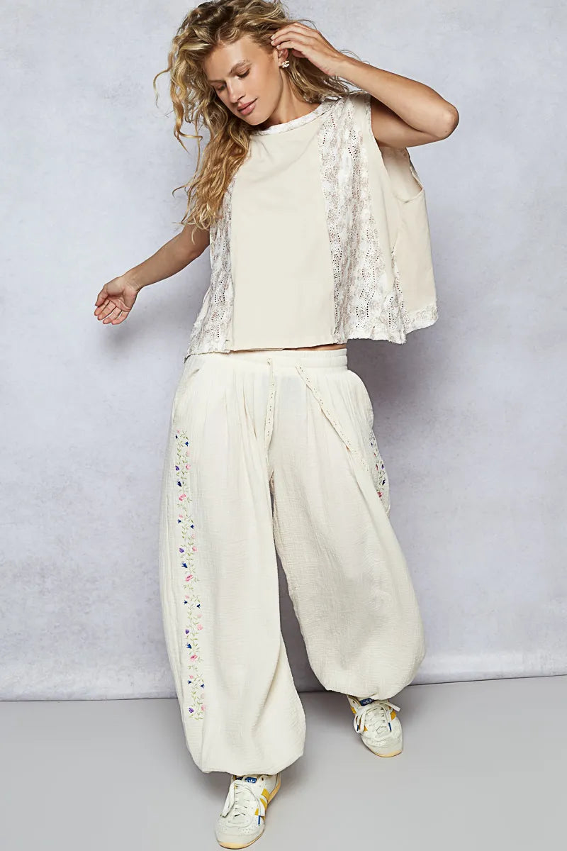 Sleeveless Round Neck Top with Floral Contrast Detail - Alwesbo Fashion