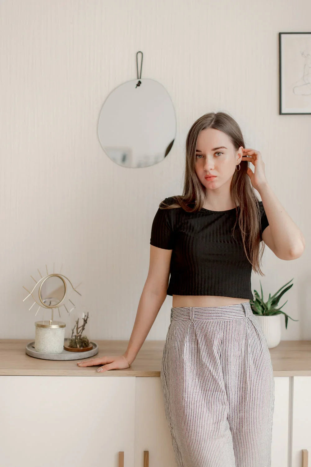 How to Wear a Crop Top Confidently: Style Tips & Do's and Don’ts - Alwesbo Fashion